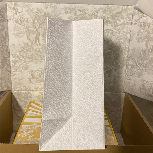 Dior White and Gold Gift Bag - Picture 3 of 3